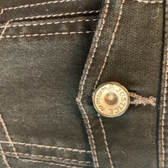 🏷️ 3 for $10
Black jean sleeveless jacket with gray hoodie - Picture 3 of 16